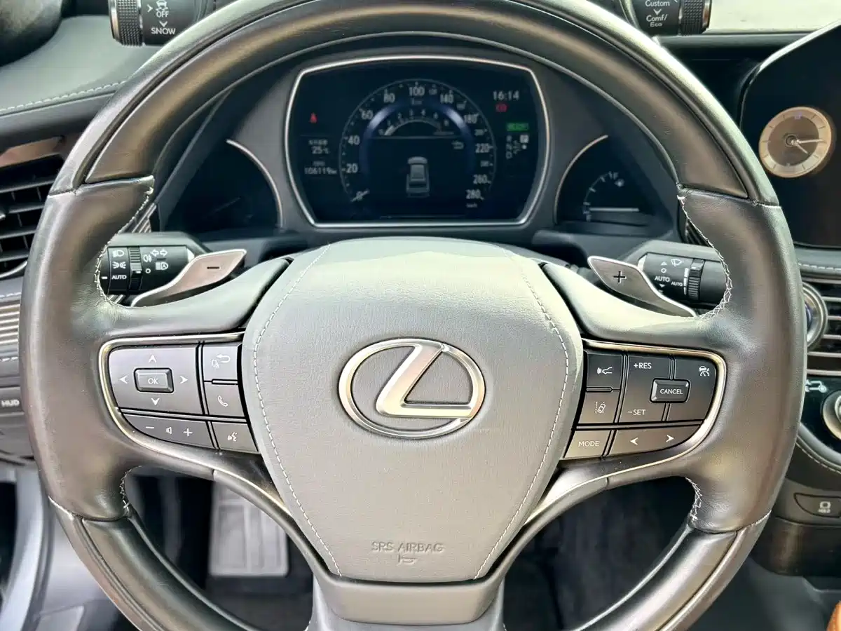 Lexus LS 2021 500h Executive Edition фото 5