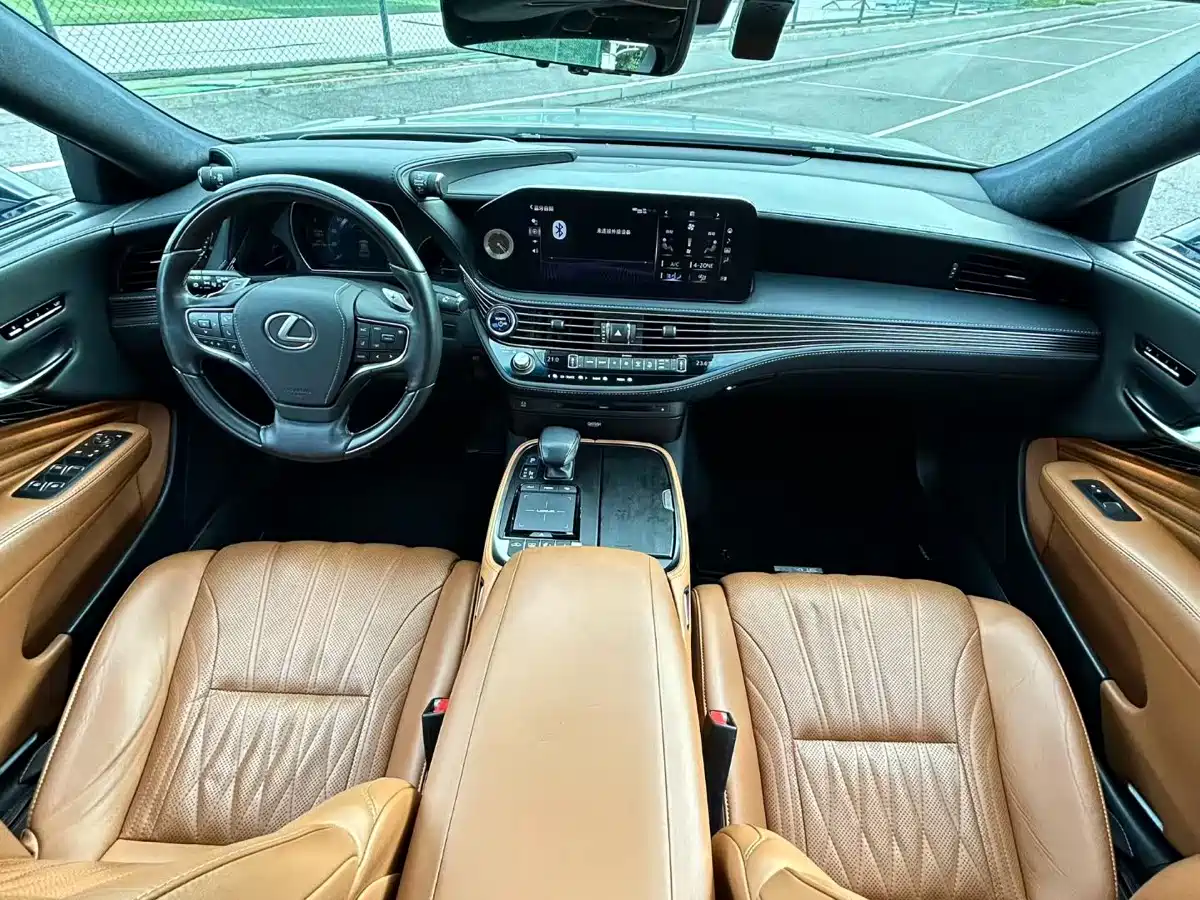 Lexus LS 2021 500h Executive Edition фото 7