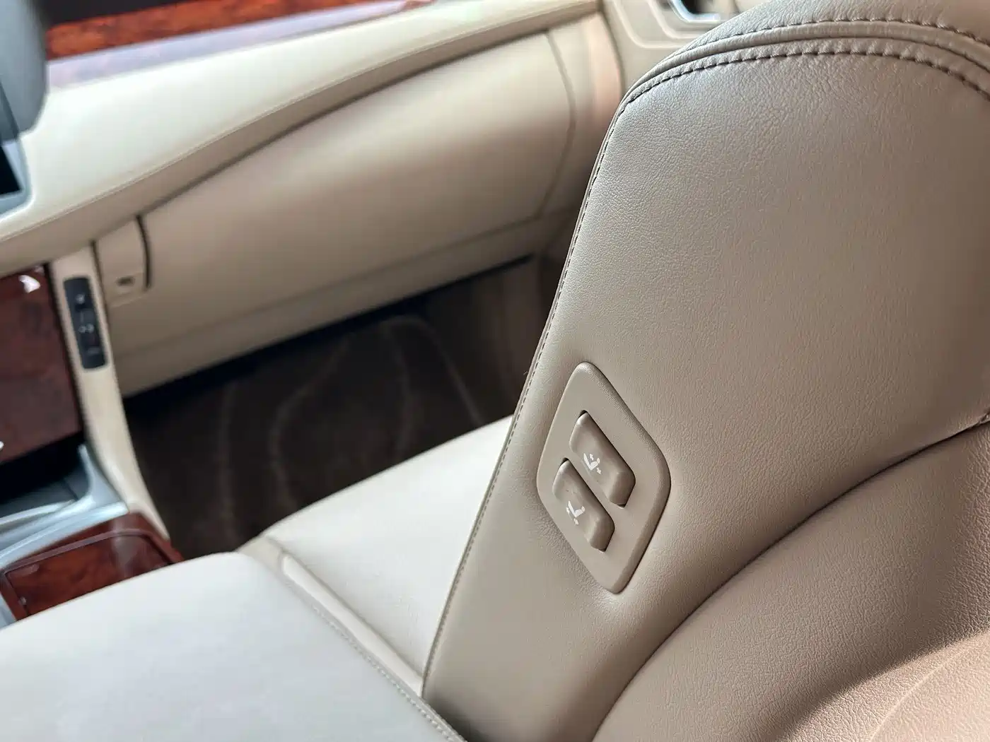 Toyota Crown 2010 2.5L Royal фото 27