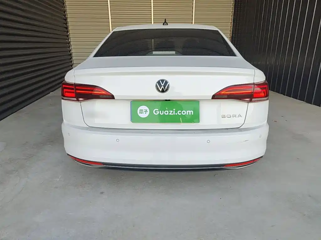 VOLKSWAGEN BORA
