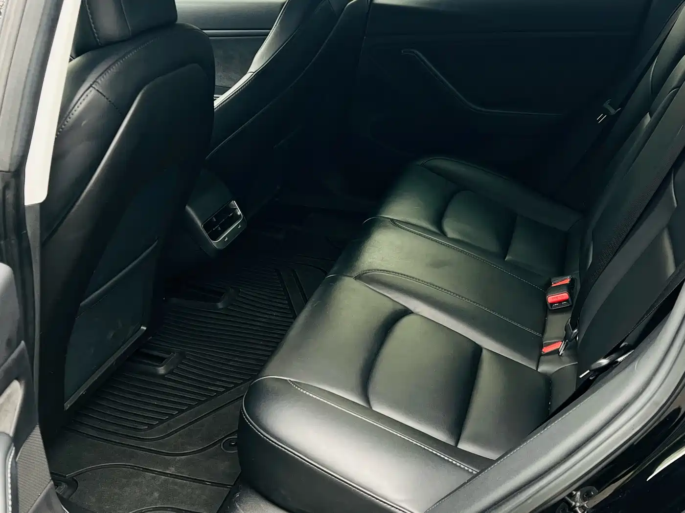 TESLA MODEL 3 (IMPORTED)
