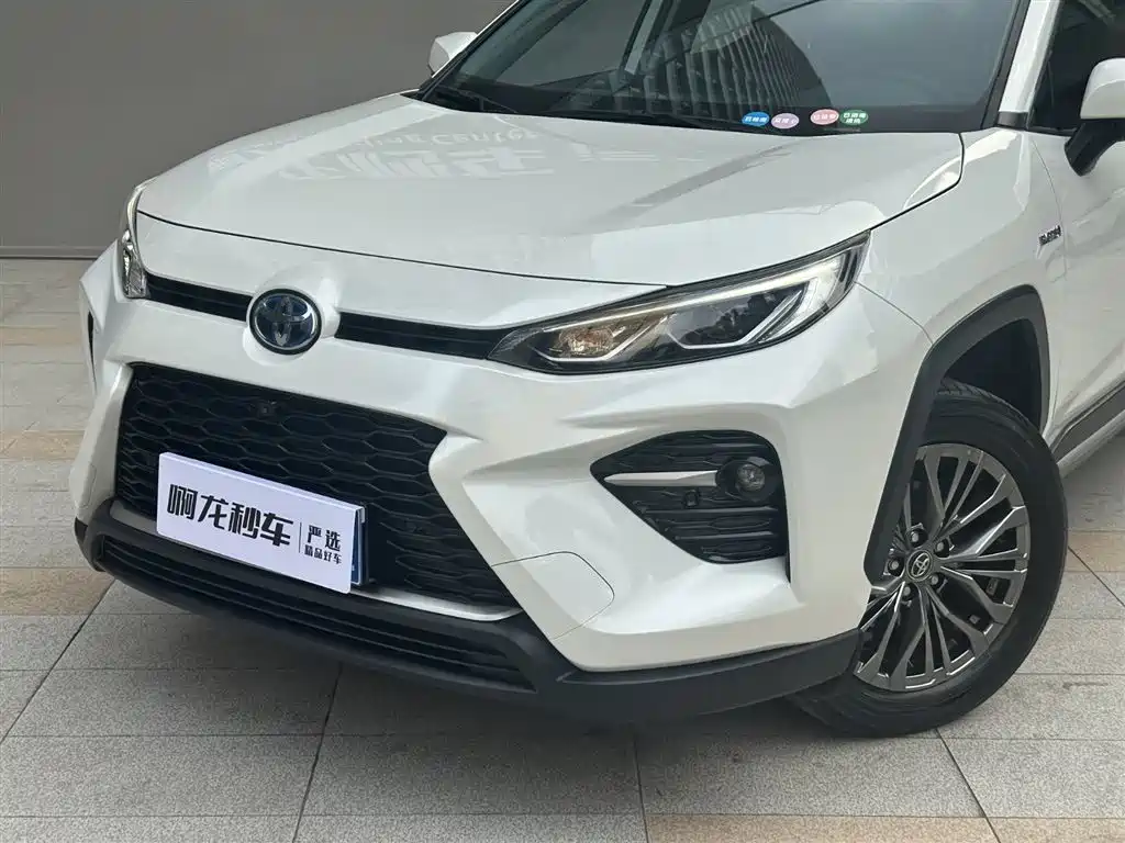 Toyota Wildlander 2023 Hybrid 2.5L E-CVT AWD Premium Edition фото 3