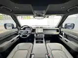 Photo 7 - Land Rover Defender