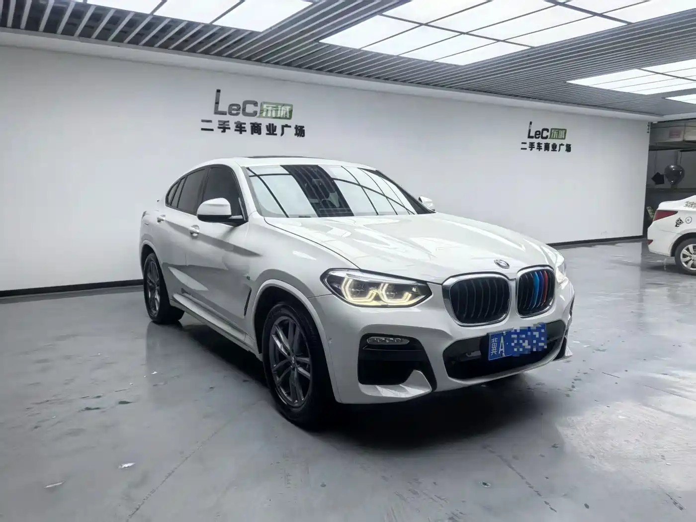 Photo 2 - BMW X4