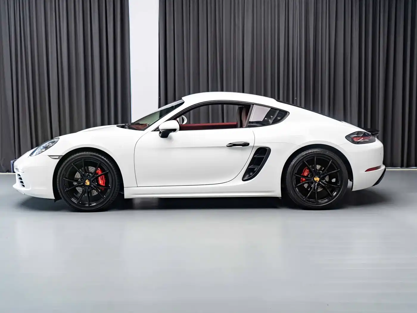 Porsche 718 2018 Cayman 2.0T фото 3