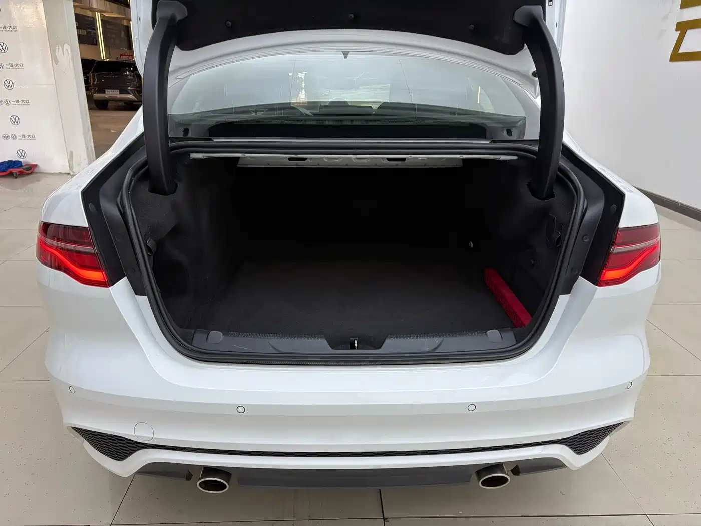 Jaguar XEL, миниатюра 7