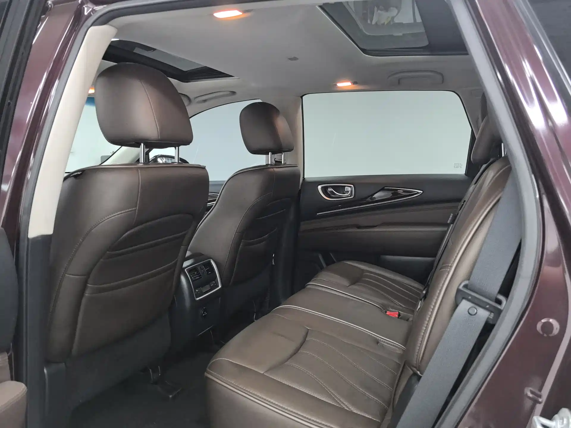 Photo 6 - Infiniti QX60 (Import)