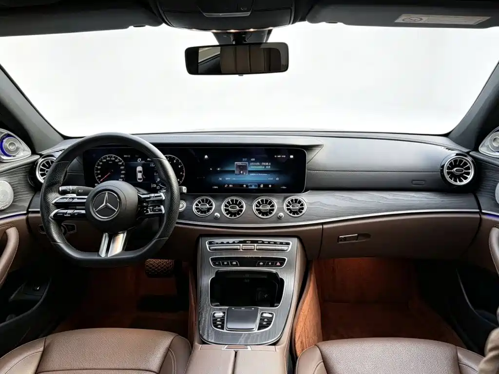 Фото 5 - Mercedes-Benz E-Class