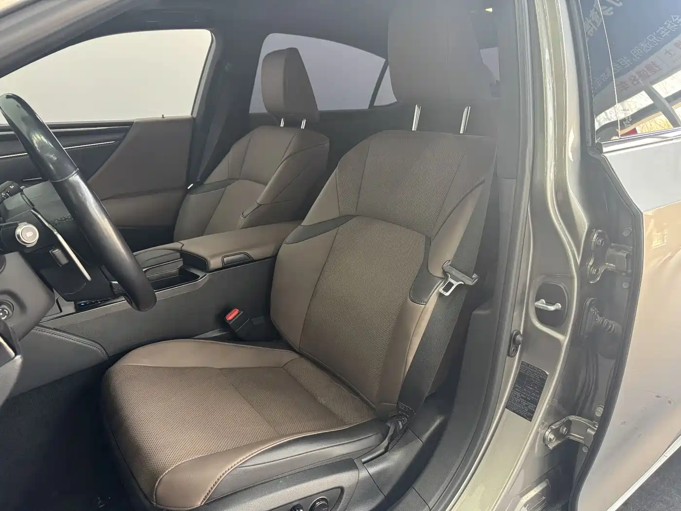 Lexus ES 2022 200 Excellence Edition фото 14