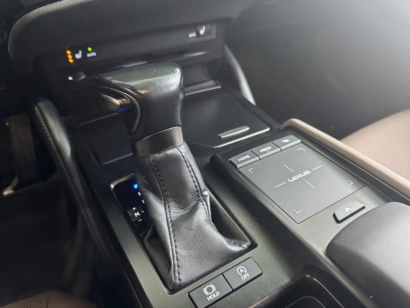 Lexus ES 2022 200 Excellence Edition фото 10