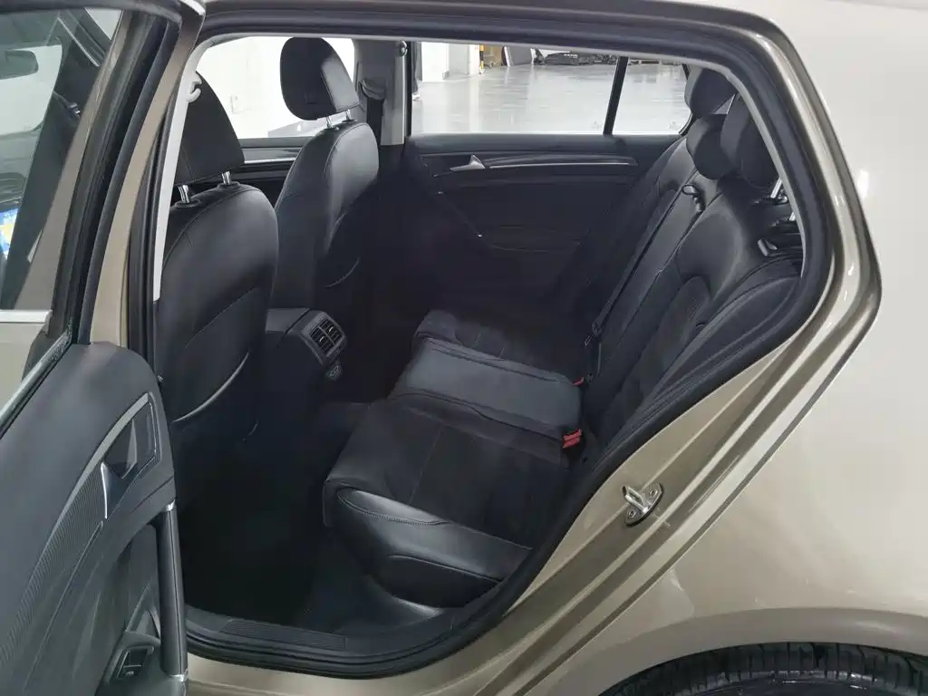 Photo 15 - Volkswagen Golf