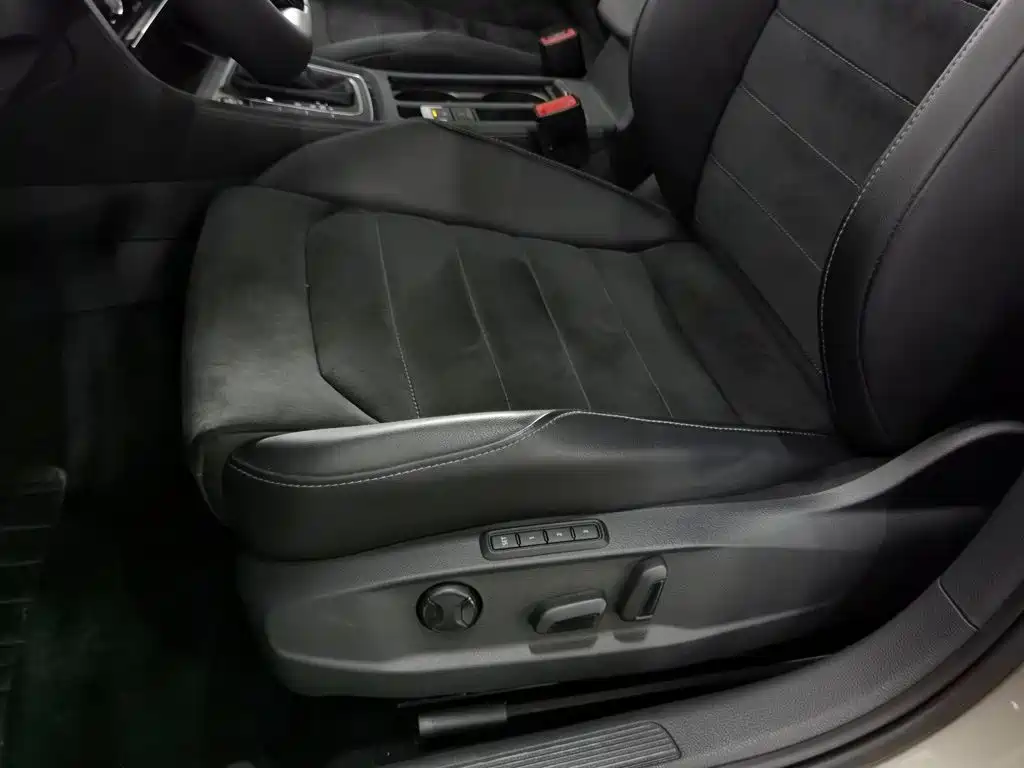 Photo 20 - Volkswagen Golf
