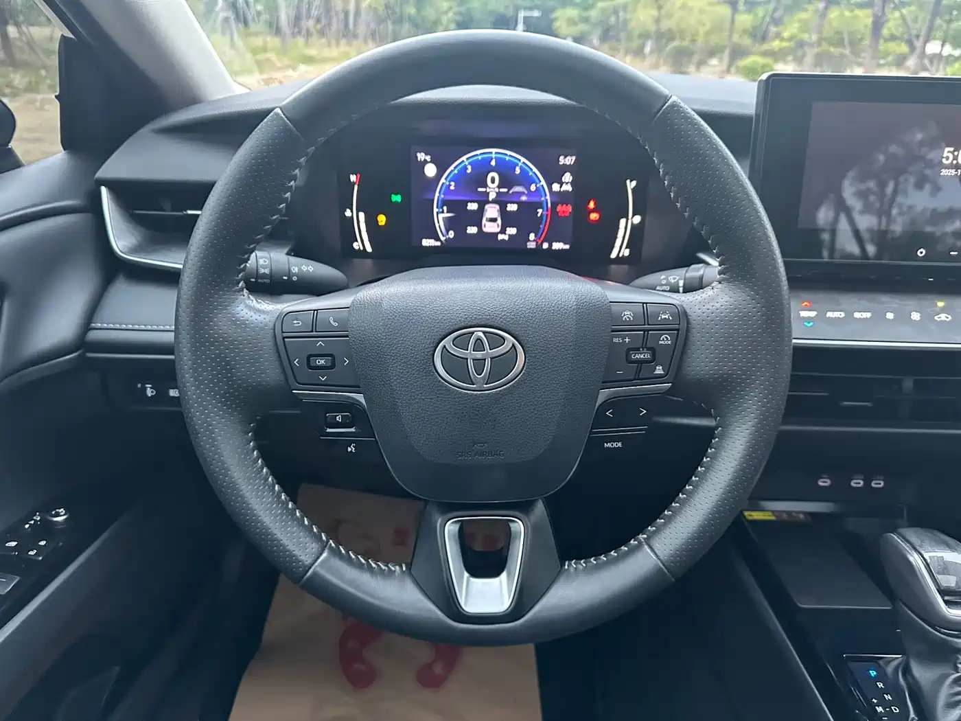 Toyota Camry 2024 2.0GVP Luxury Edition фото 17