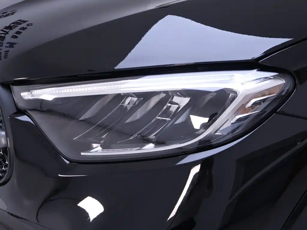 Photo 4 - Mercedes-Benz GLC