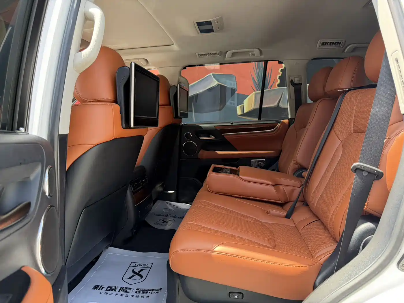 Lexus LX 2016 570 Luxury Premium Edition фото 9