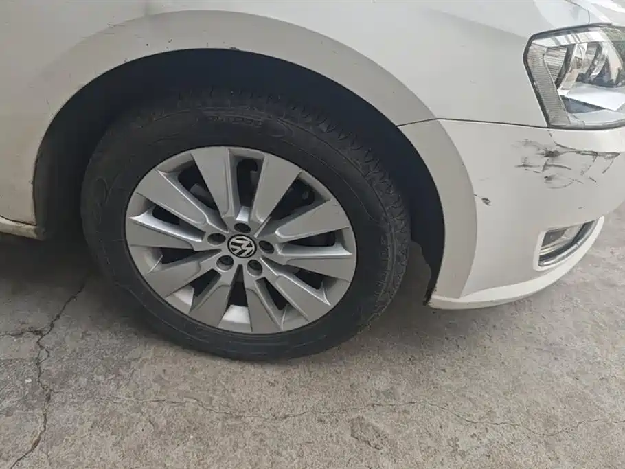 Volkswagen Lavida 2013 1.6L Automatic Comfort Edition фото 6