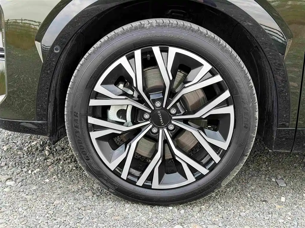 Lynk & Co 08 EM-P 2025 2026 Model Base Trim