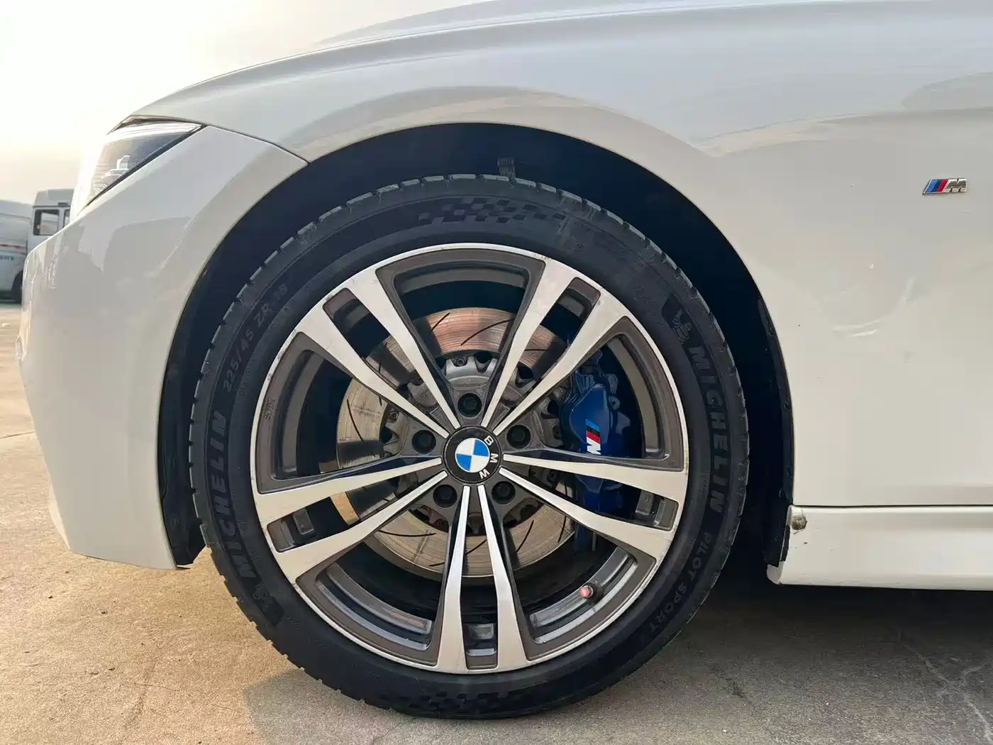 BMW 3 Series 2018 330Li M Sport Black Night Edition фото 9