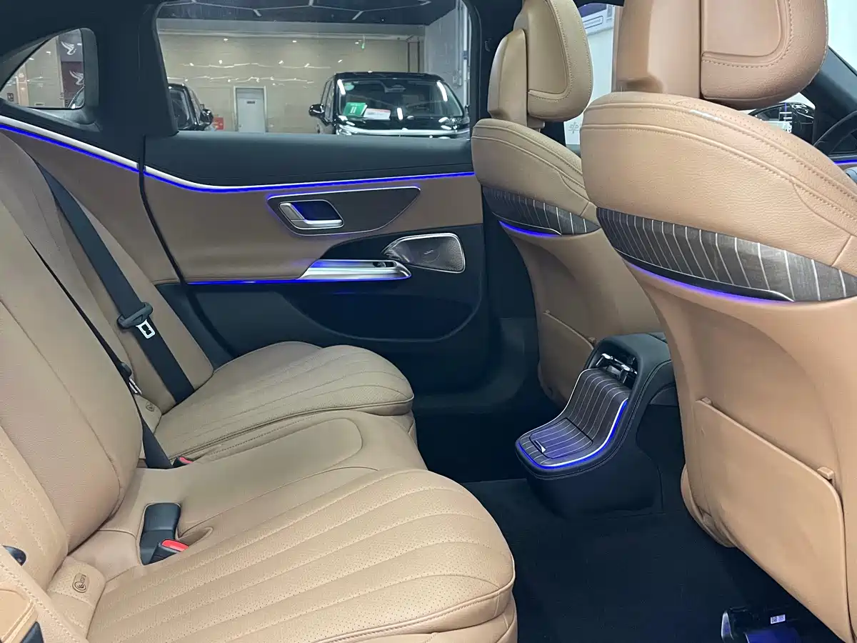 Mercedes-Benz E-Class 2024 E 300 L Fashion фото 12