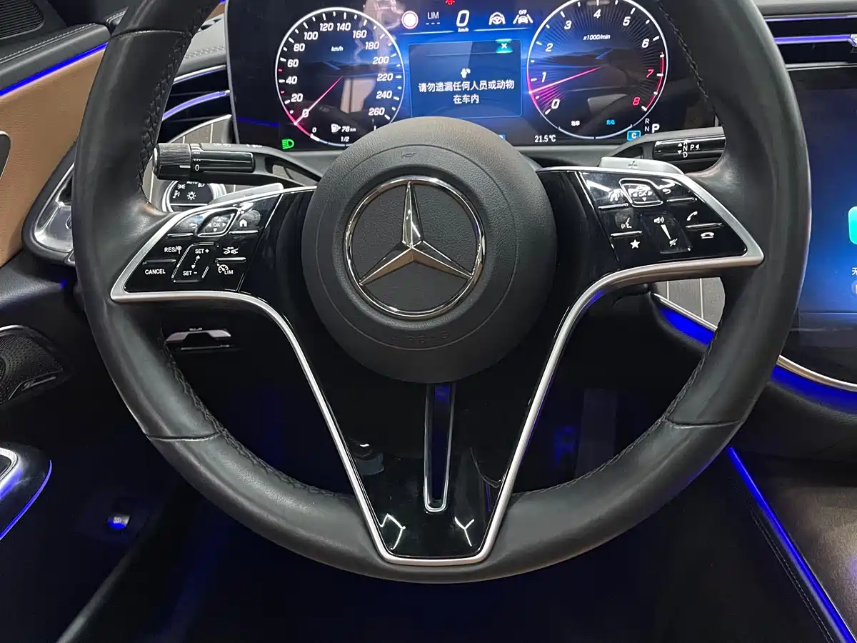 Mercedes-Benz E-Class 2024 E 300 L Fashion фото 4