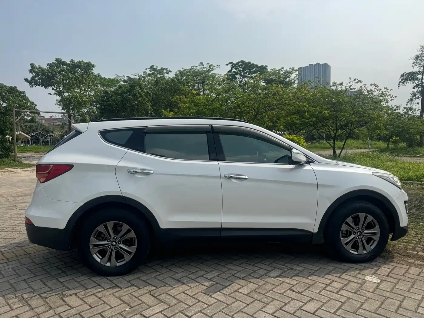 Hyundai Santa Fe 2015 2.4L Automatic 4WD Smart 5-seater фото 5