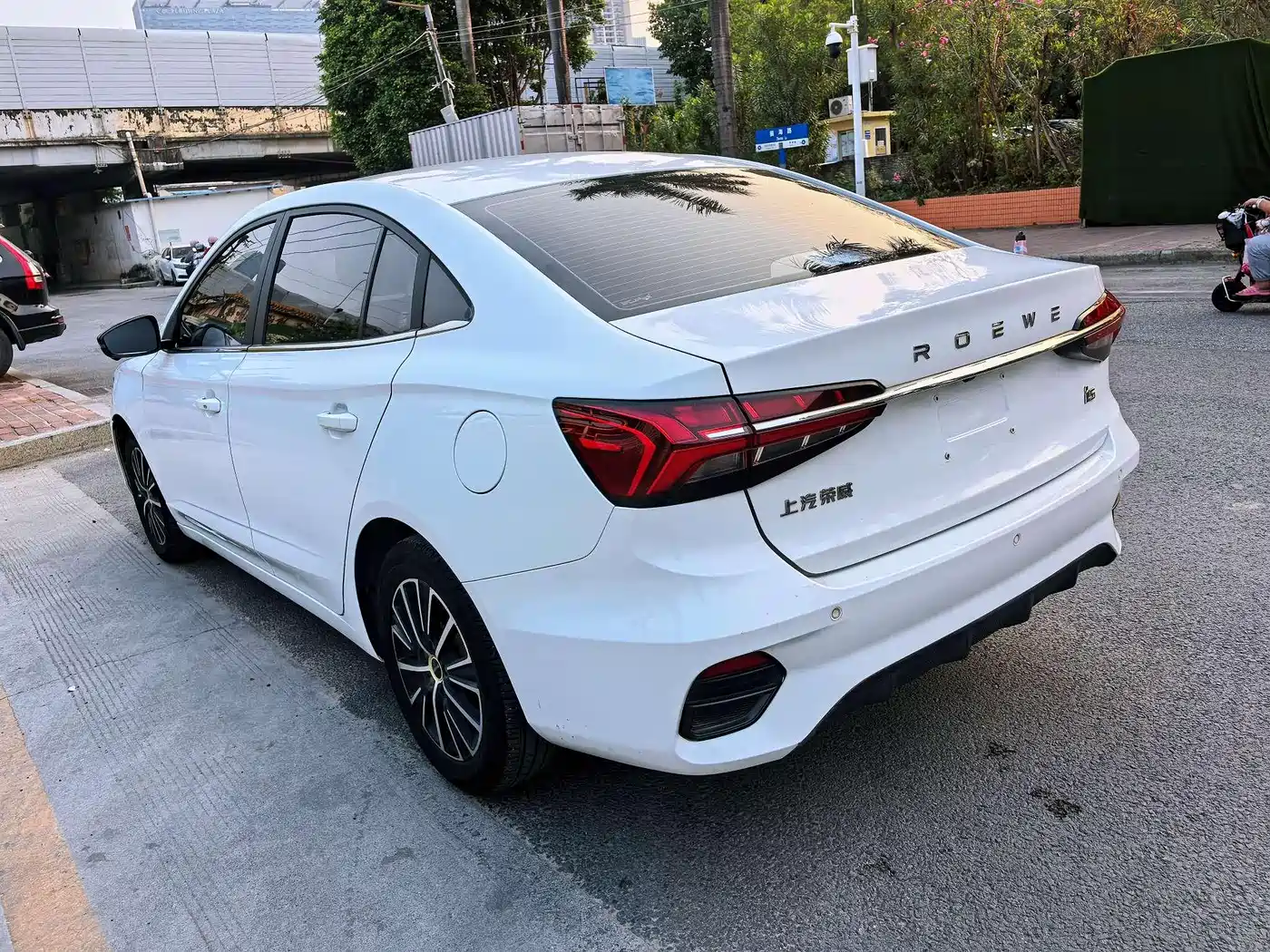 Фото 5 - Roewe i5
