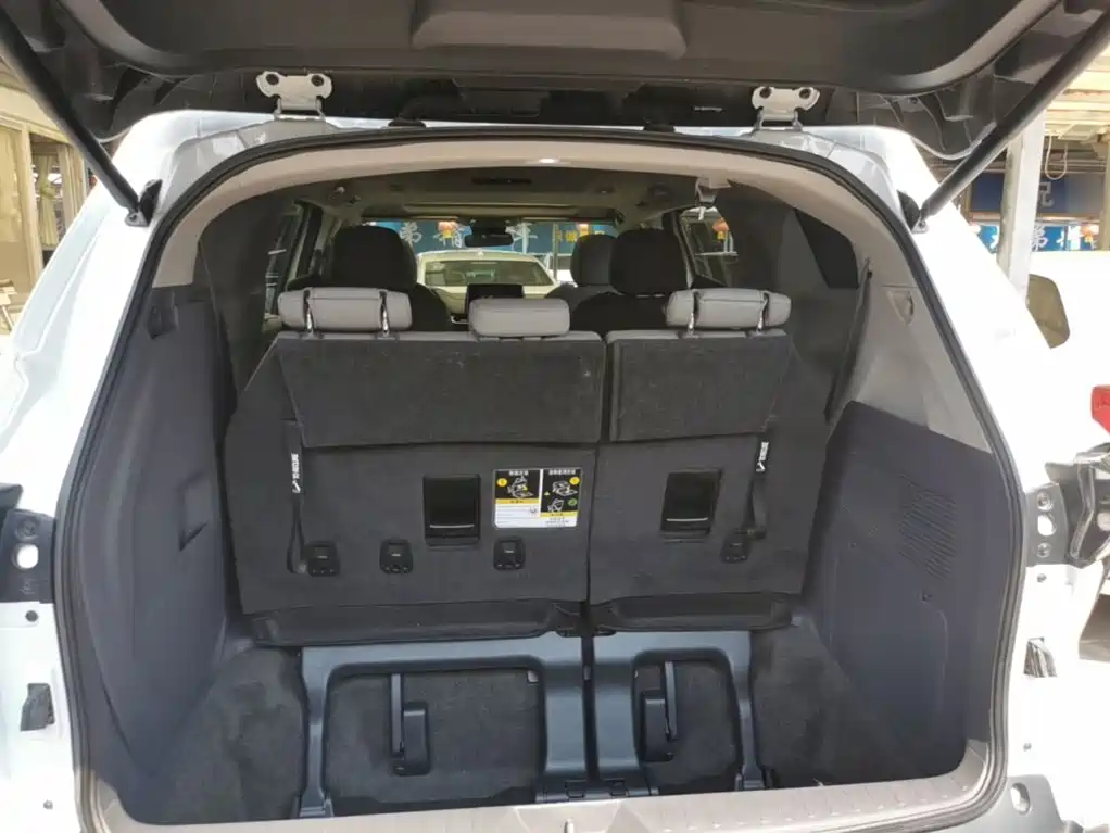 Фото 19 - Toyota Granvia