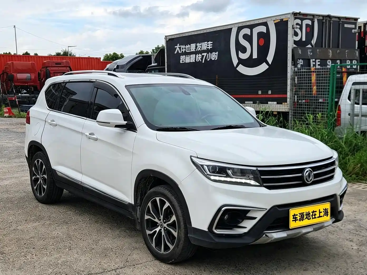 صورة 3 - Dongfeng Fengxing Jingyi X5