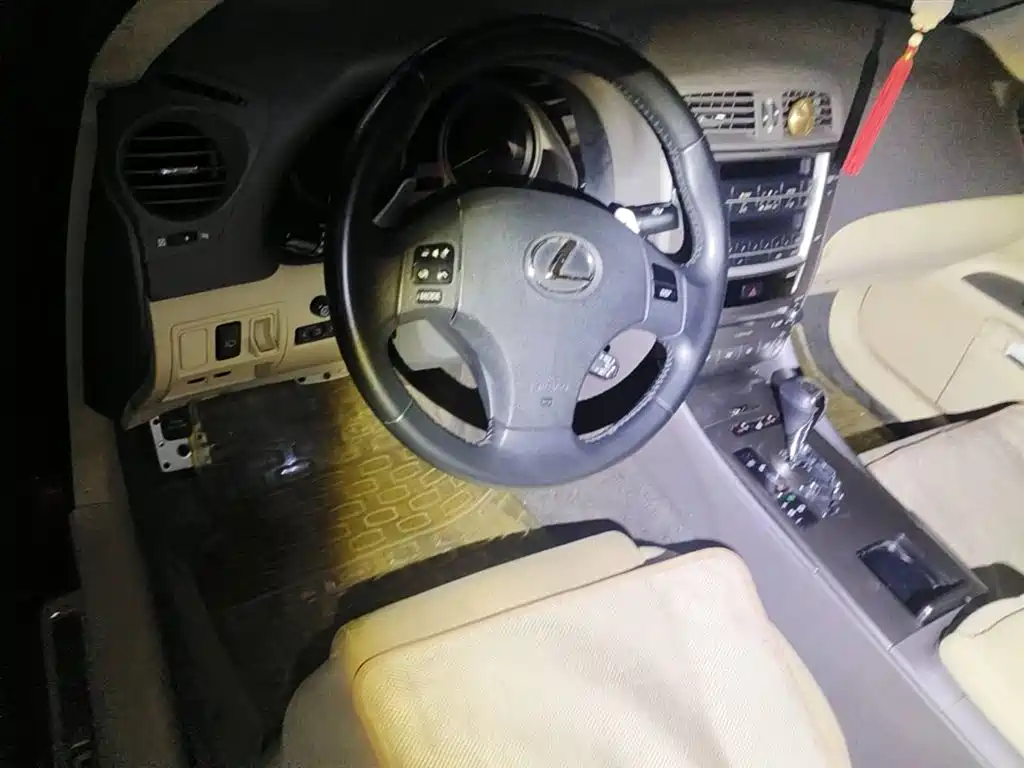 Lexus IS 2010 2009 300