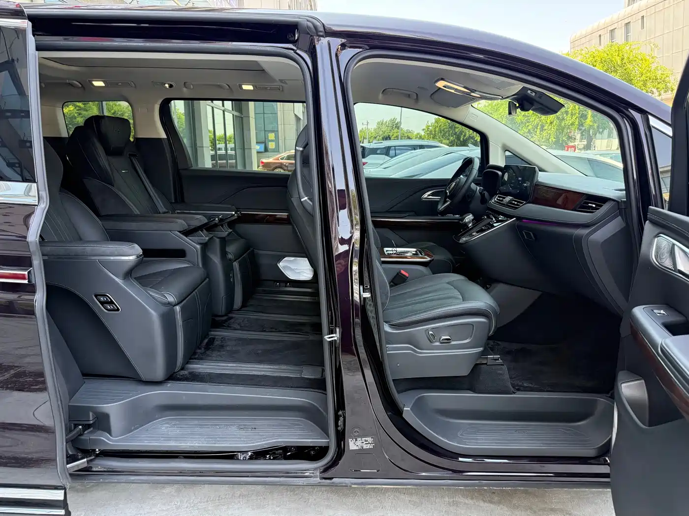 Hongqi HQ9 PHEV 2024 2024 Model 2.0T AWD Luxury Edition