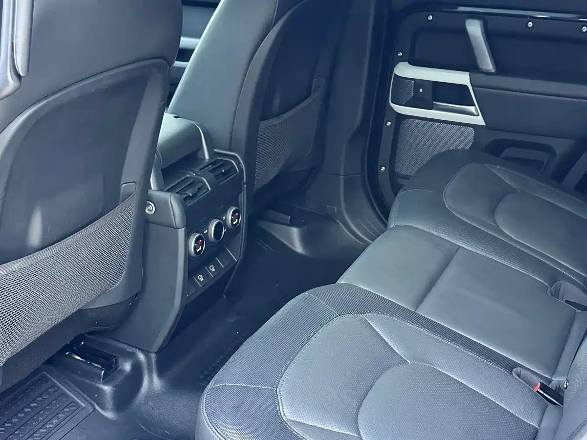Land Rover Defender 2024 110 3.0T P400 X-DYNAMIC HSE фото 13