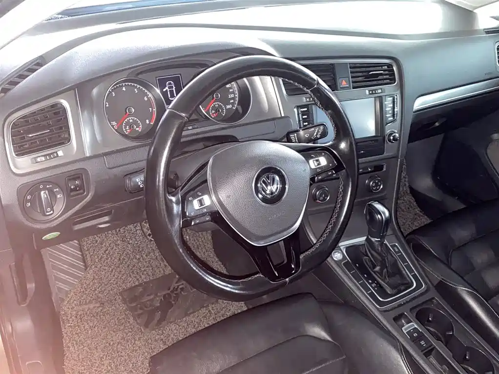 Volkswagen Golf 2015 1.4TSI Automatic Luxury фото 4