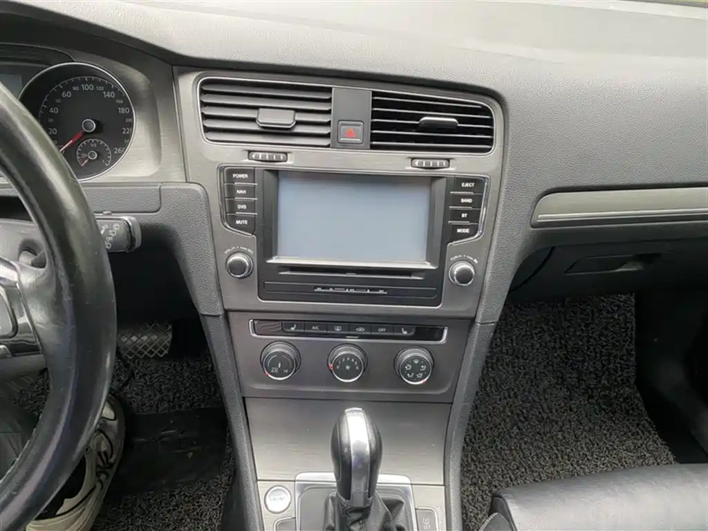 Volkswagen Golf 2015 1.4TSI Automatic Luxury фото 16