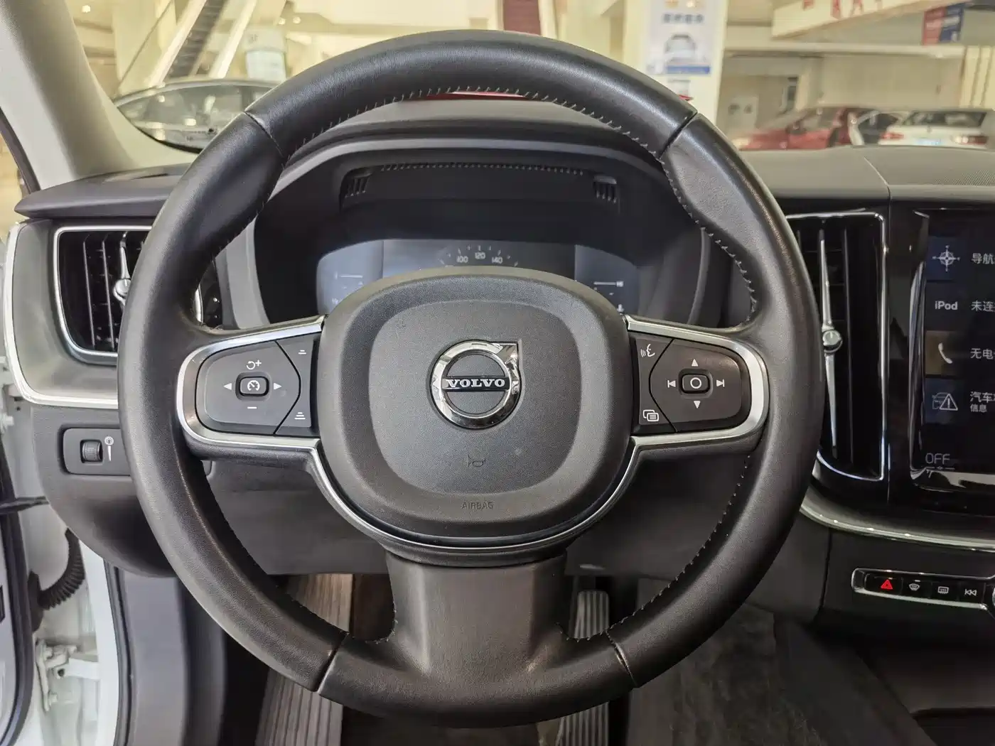 Фото 7 - Volvo XC60