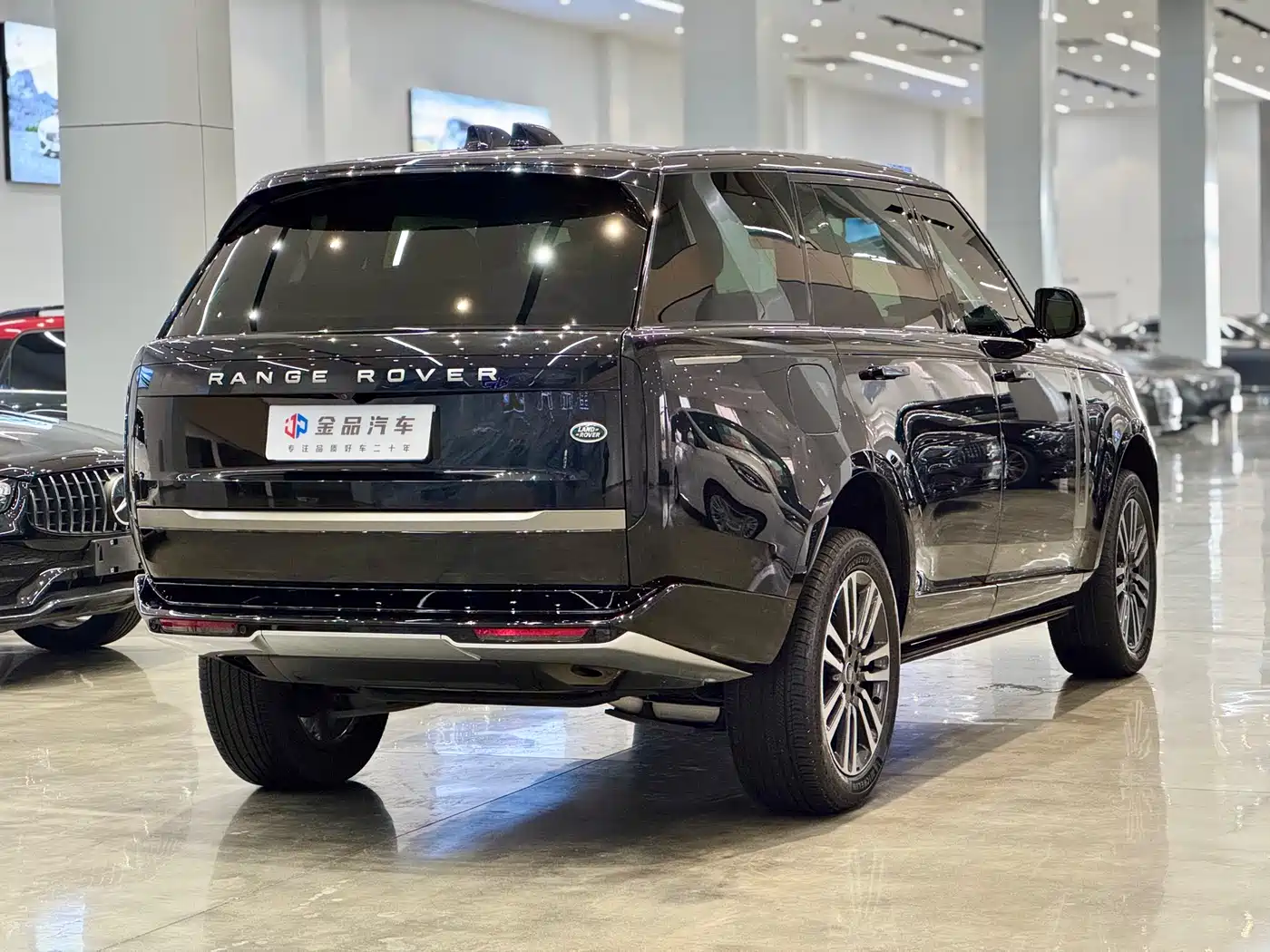 Land Rover Range Rover 2024 3.0 L6 400PS Golden Age Extended 7-Seater фото 6