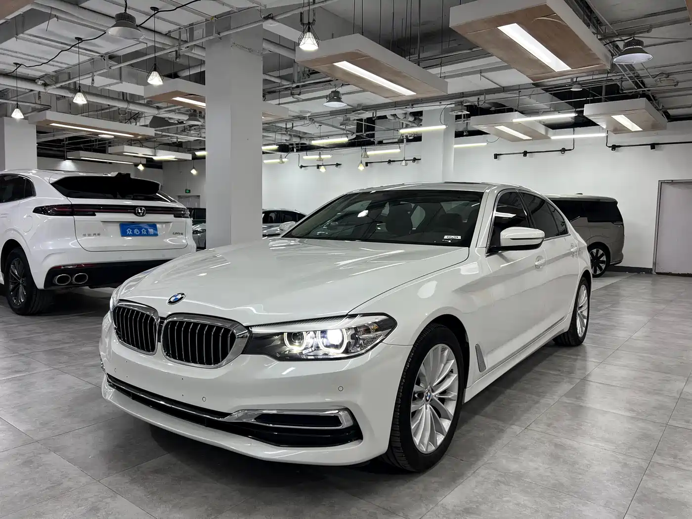BMW 5 Series 2020 525Li Luxury Package