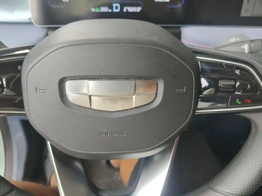 Фото 9 - Geely Geometry E Firefly