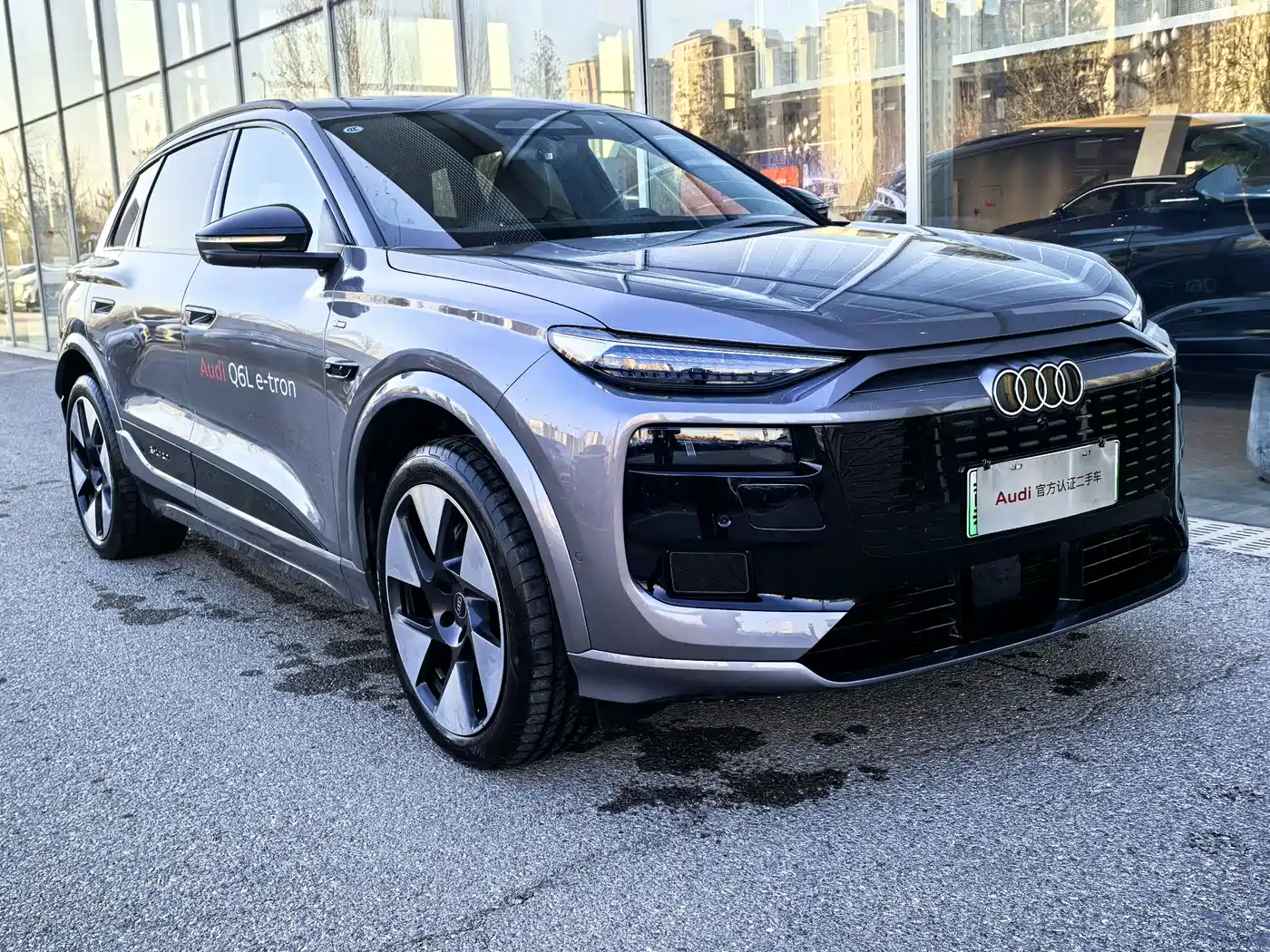 AUDI Q6L E TRON