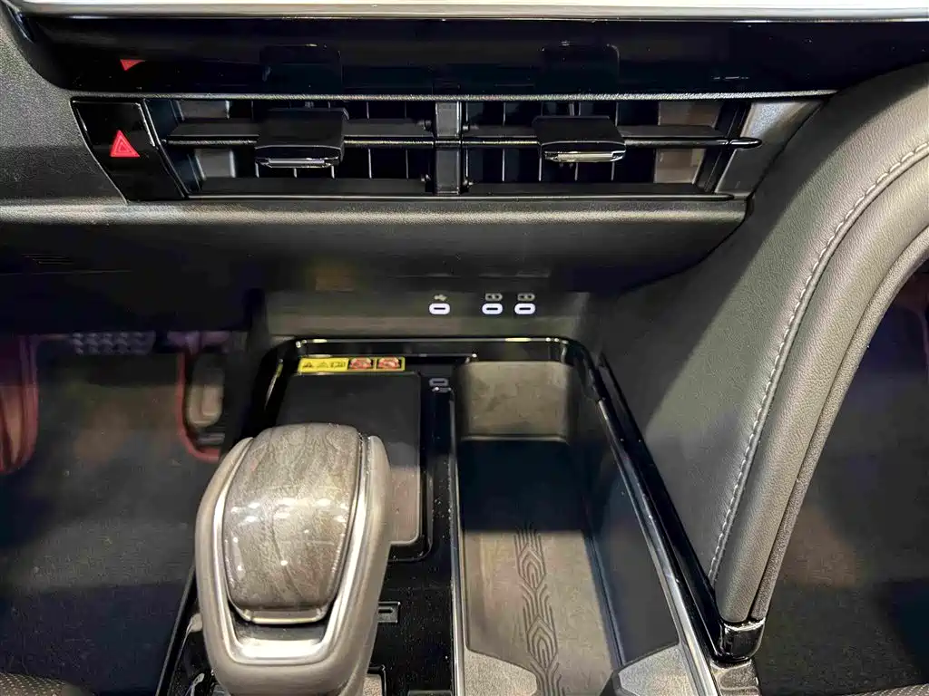 Toyota Camry 2025 2024 Hybrid 2.0HGVP Luxury Edition