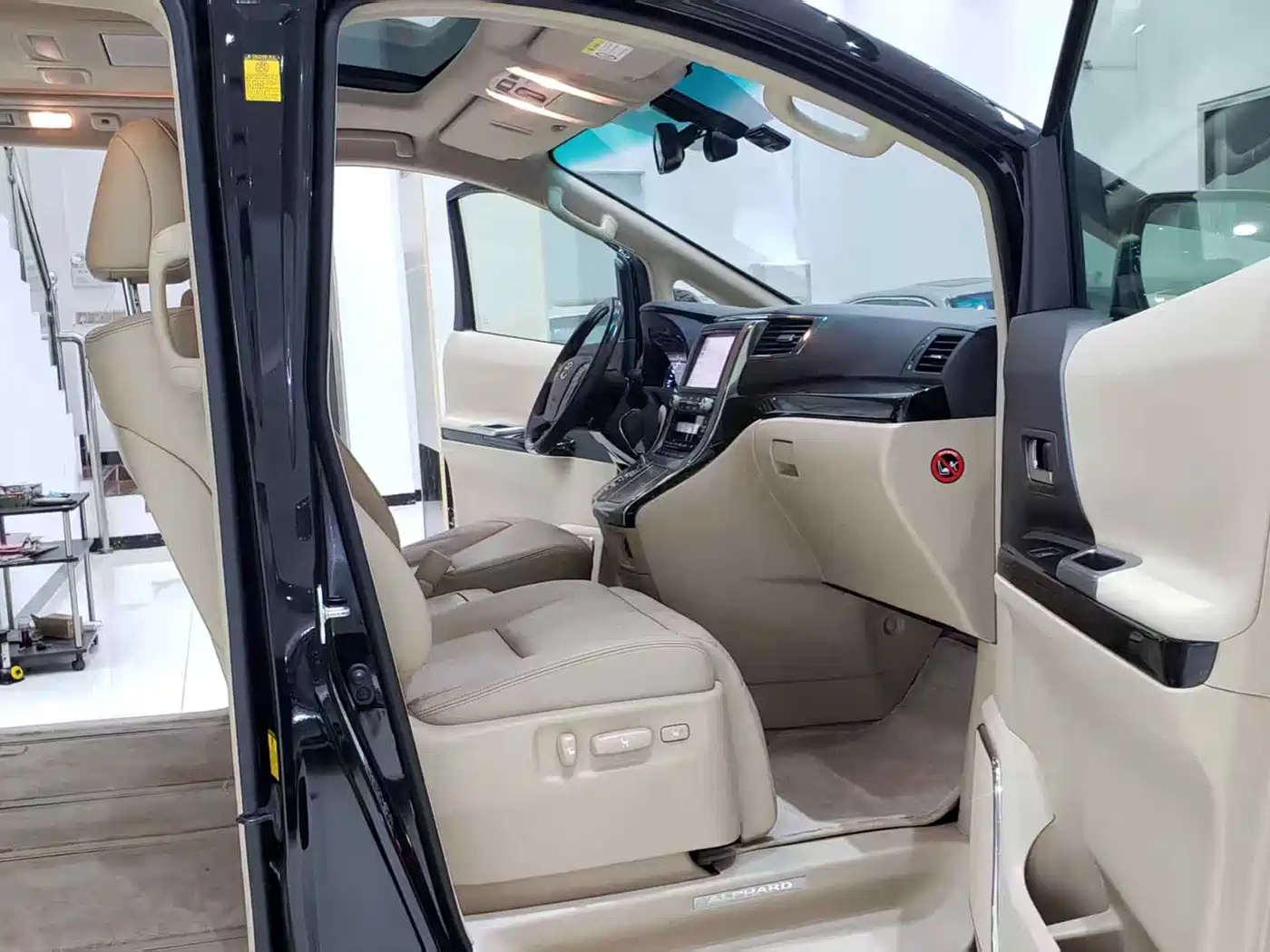 Toyota Alphard 2012 3.5L Premium Edition фото 5