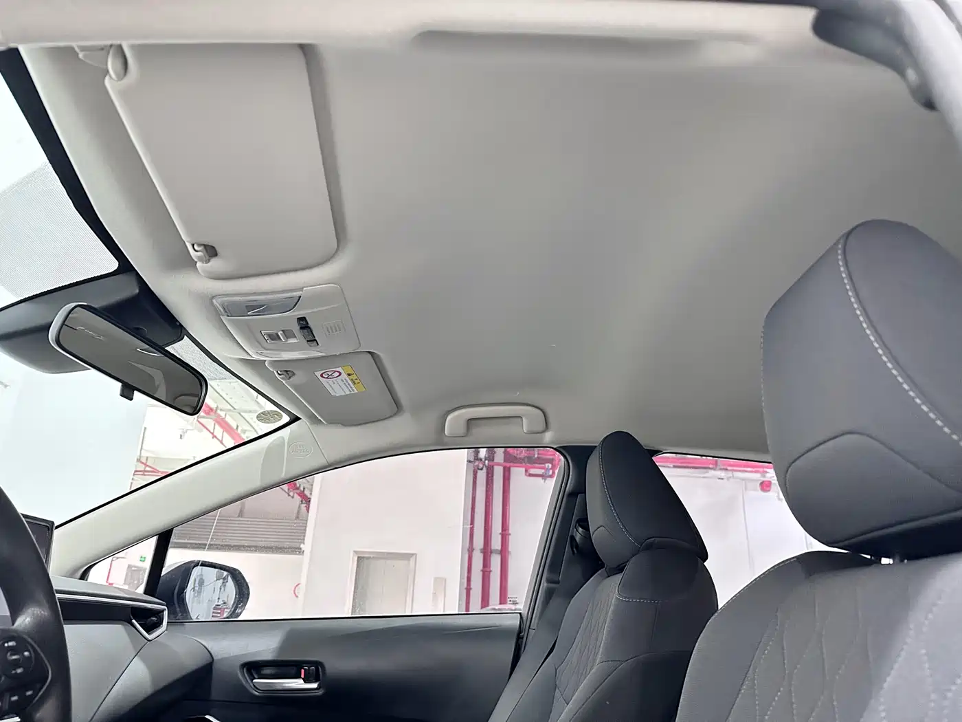 Toyota Corolla 2021 Hybrid 1.8L E-CVT Pioneer Edition фото 14