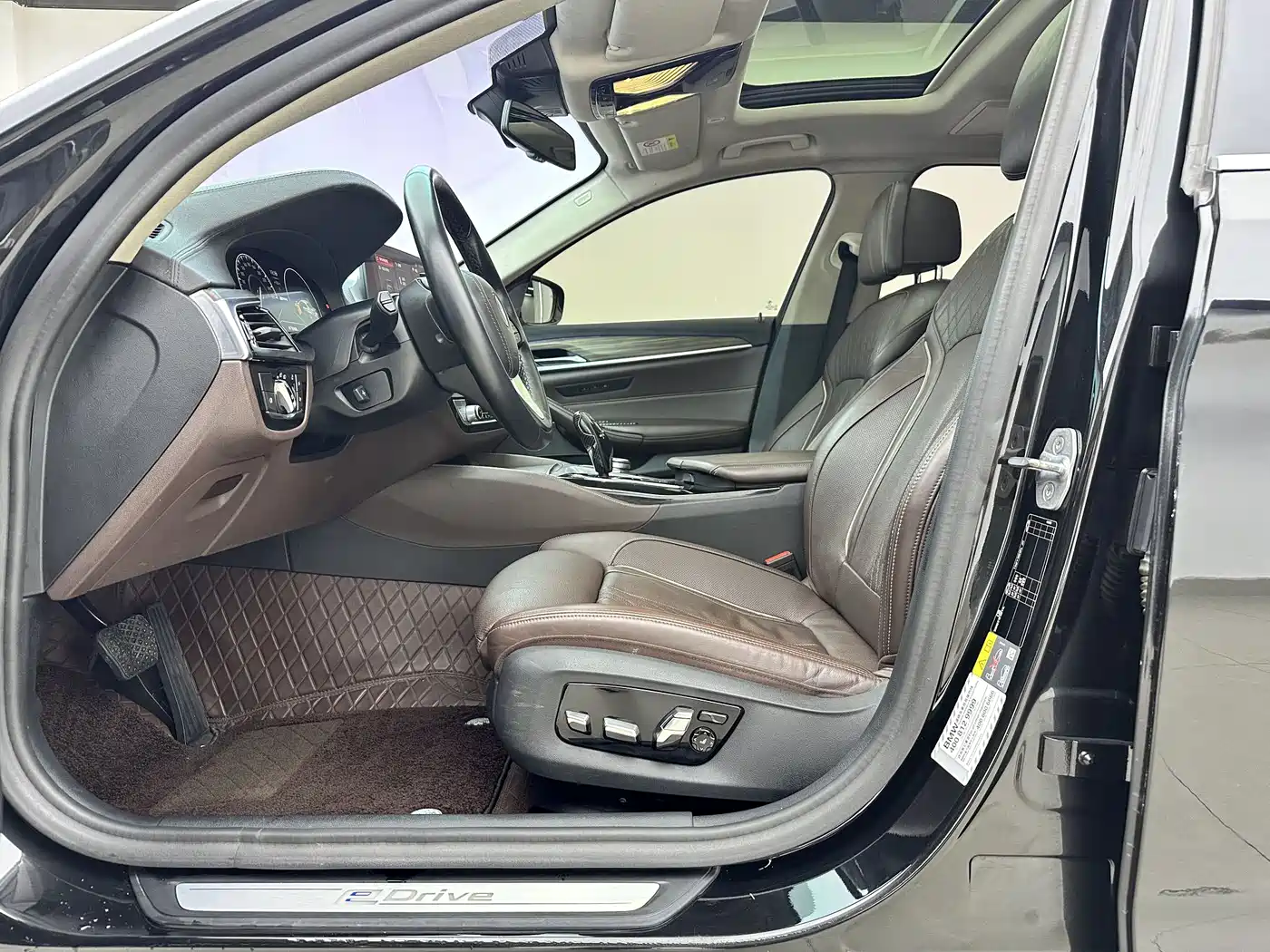 BMW 5 Series New Energy 2019 Facelift 530Le Pioneer Edition фото 4