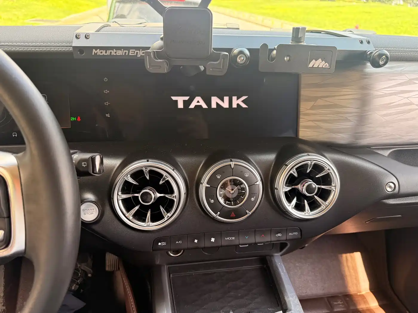 Photo 6 - Tank 300