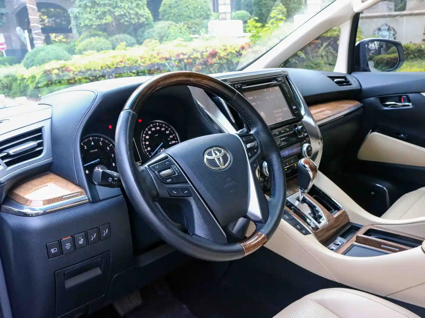 Toyota Alphard 2018 3.5L Premium фото 12