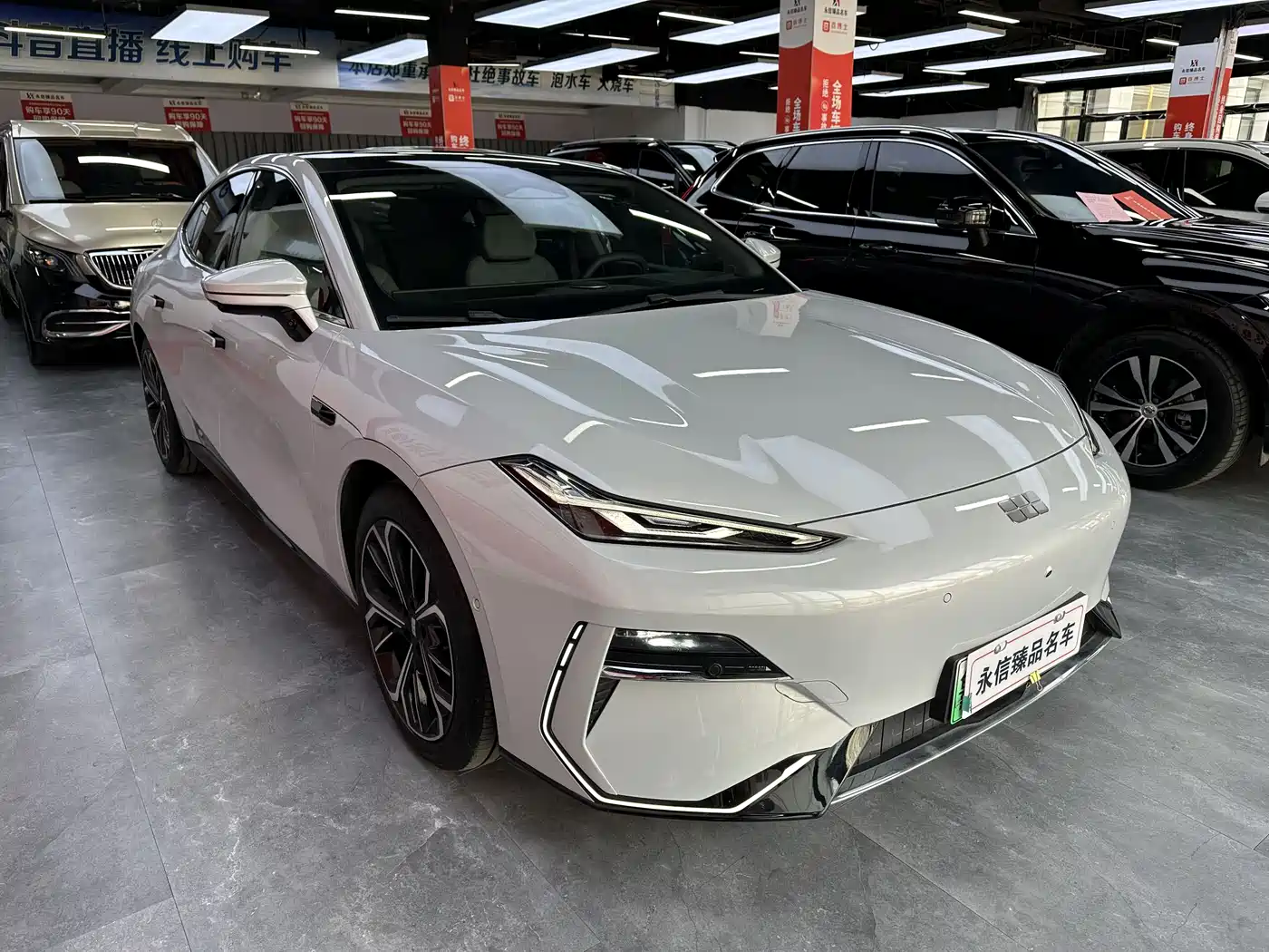 Geely Galaxy Galaxy E8 2025 700km Long Voyage Smart Drive Edition фото 3