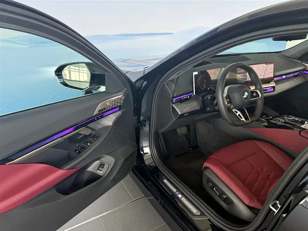 BMW 5 Series 2025 530Li Premium M Sport Package фото 13