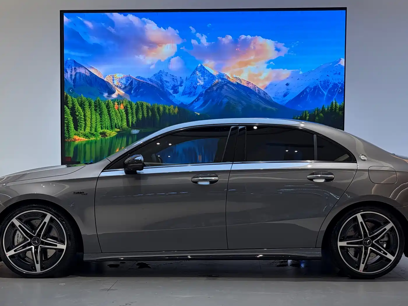 Mercedes-Benz A-Class AMG 2025 AMG A 35 L 4MATIC фото 7