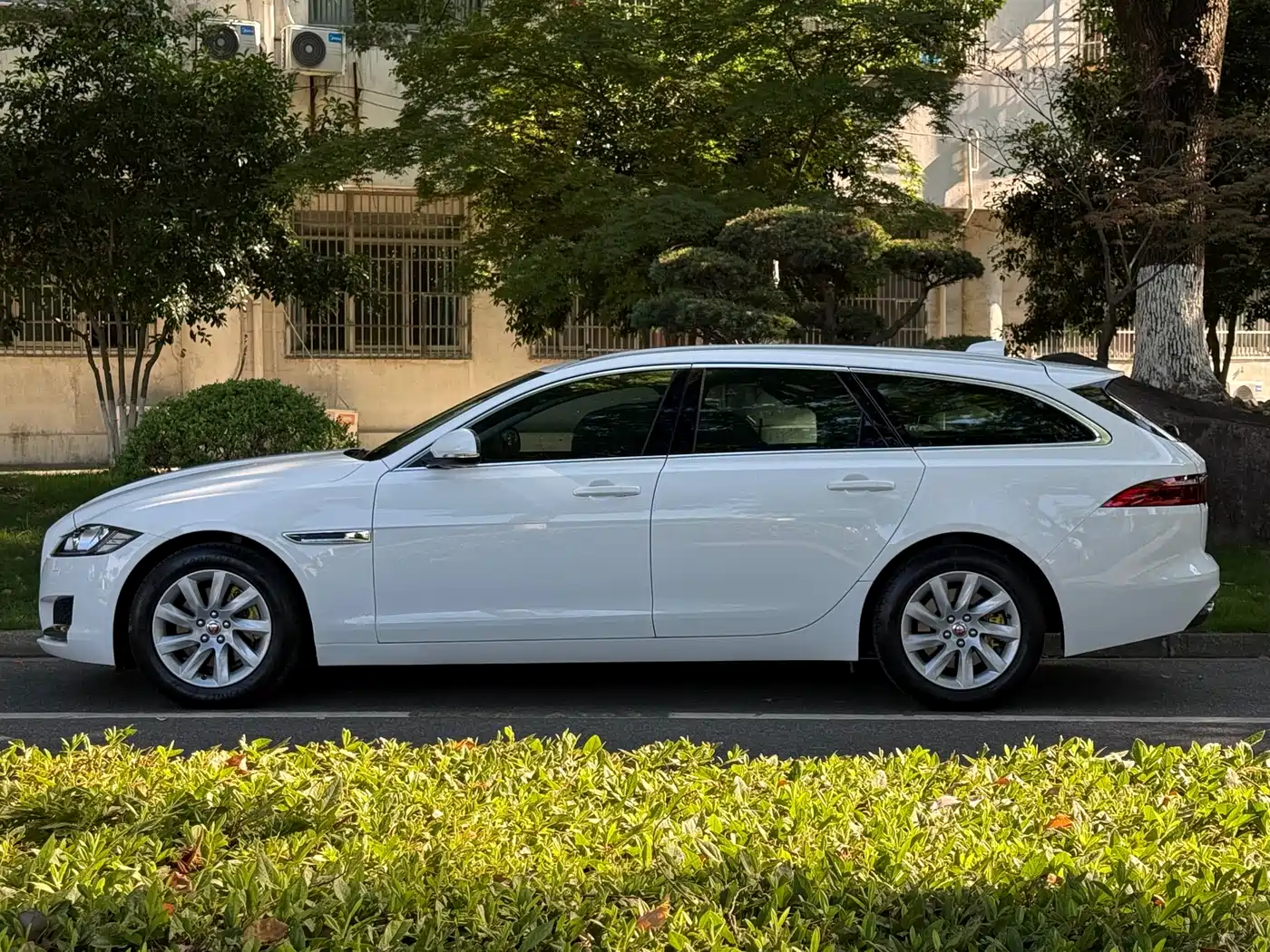 Jaguar XF 2019 2018 XF Sportbrake 2.0T 250PS 2WD Elegance Edition
