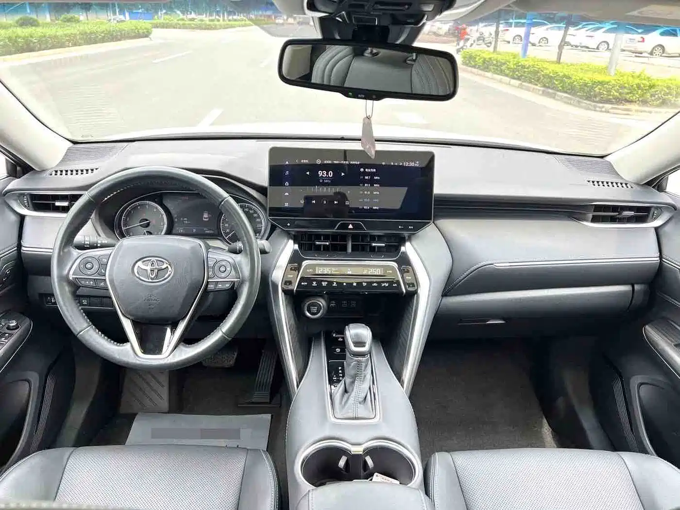 Toyota Lingfang HARRIER 2022 2.0L CVT 2WD Premium Edition фото 5