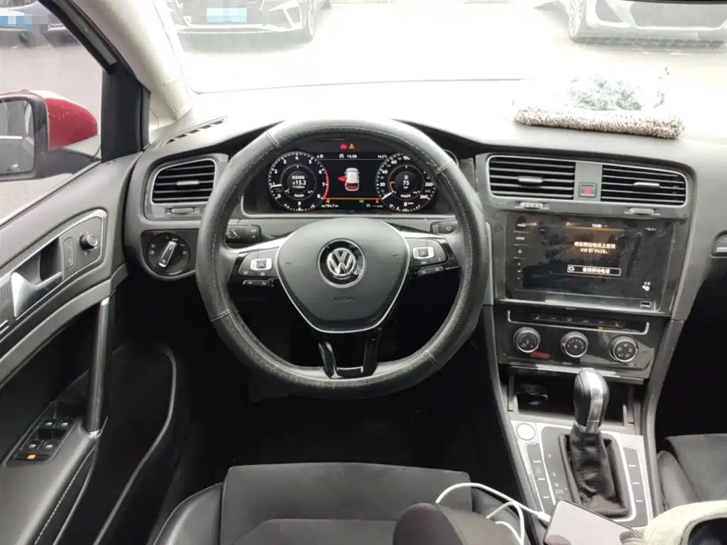Volkswagen Golf 2020 Beloved Edition 280TSI DSG Luxury фото 3